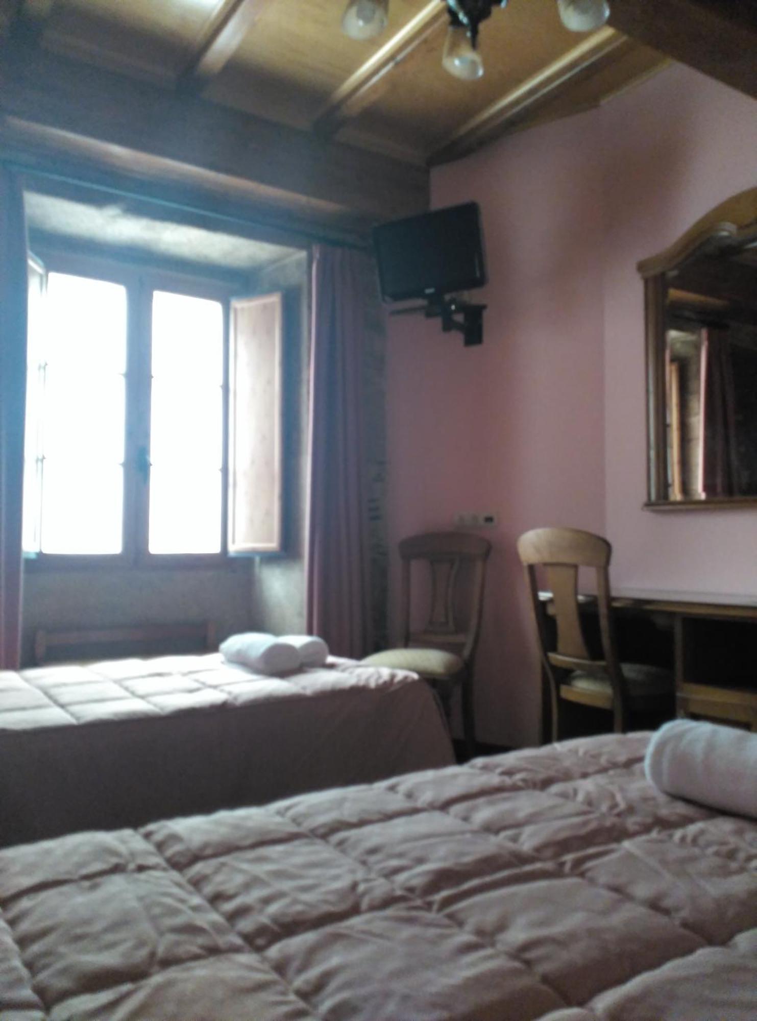 Pico Sacro II Hotel سانتياغو دي كومبوستيلا الغرفة الصورة